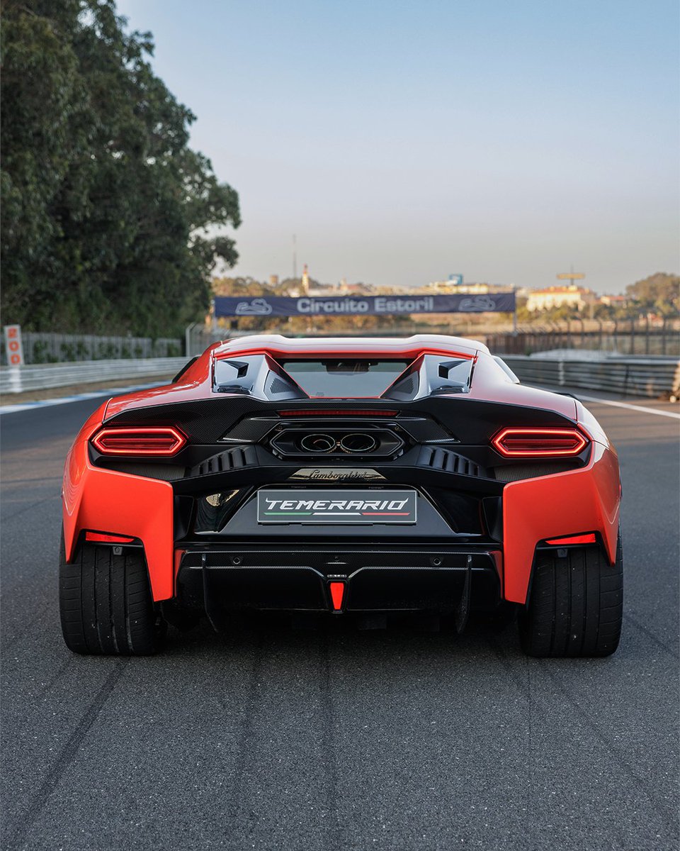 Lamborghini tweet media