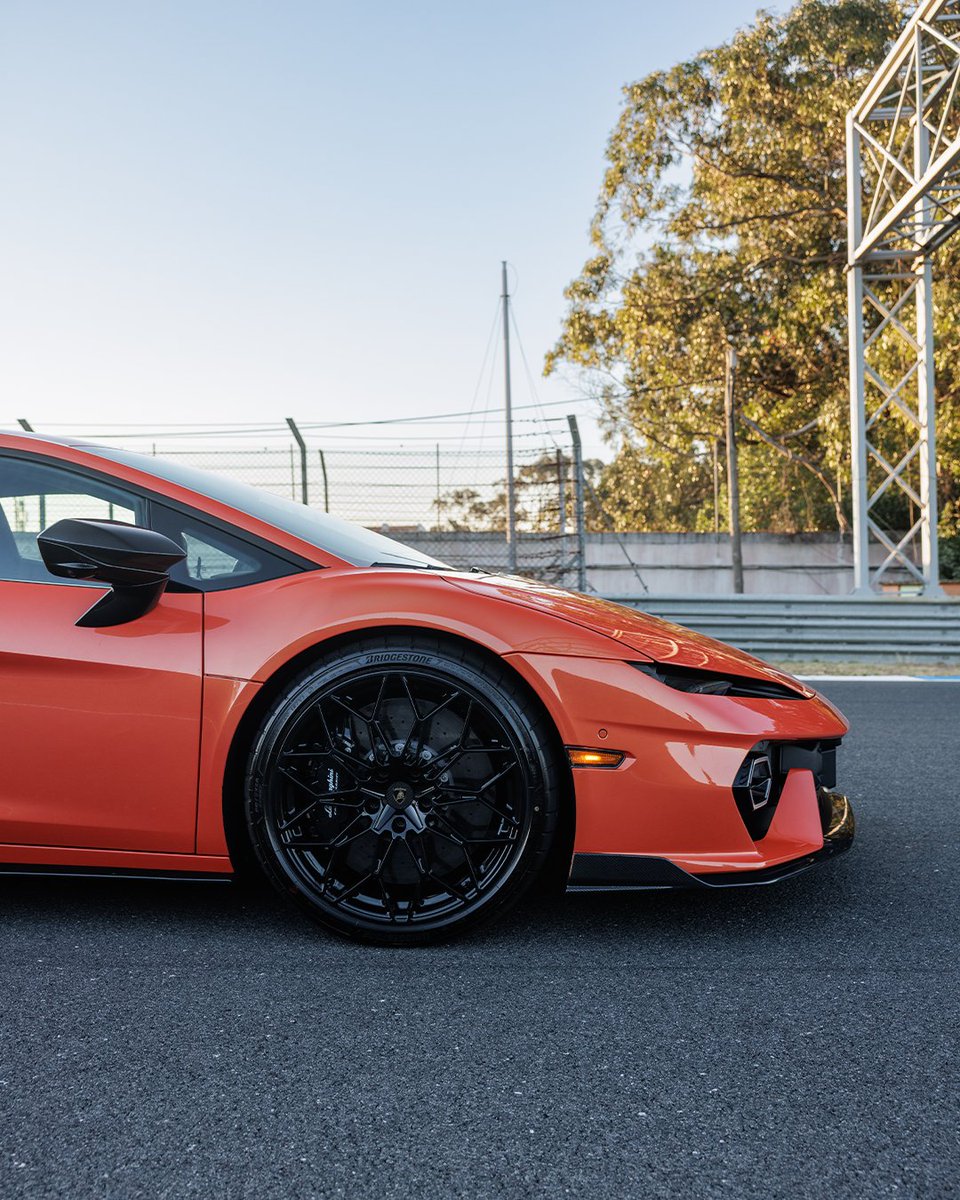 Lamborghini tweet media