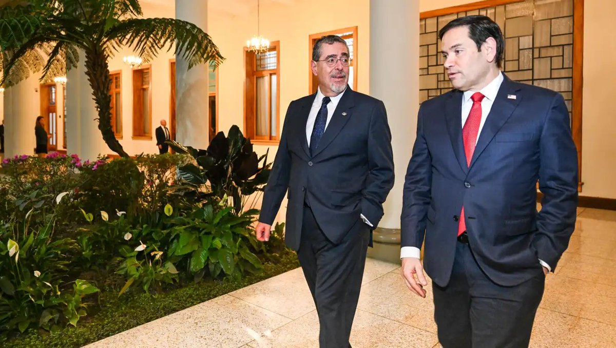 Factor4_GT's tweet photo. 9/9 Es por esto que las "#presiones" sobre el apoyo de Estados Unidos a candidatos de las #patronales es nada más un #bulo. 

Lo ideal es que tanto #diputados y #diputadas, así como los magistrados de la #CSJ, voten por los candidatos y candidatas con la idoneidad y capacidad adecuadas para las magistraturas de la @CC_Guatemala 

El cabildeo dirigido a buscar apoyos de congresistas de la derecha radical, no institucionales en #EEUU, refuerza que la idea de la #decadencia de los sectores #políticos conservadores y de la clase #empresarial que durante años los ha apoyado y promovido, es acertada.  Lo peor es que el mismo #Trump lo sabe y al presidente de #EEUU no le gusta aliarse con perdedores.