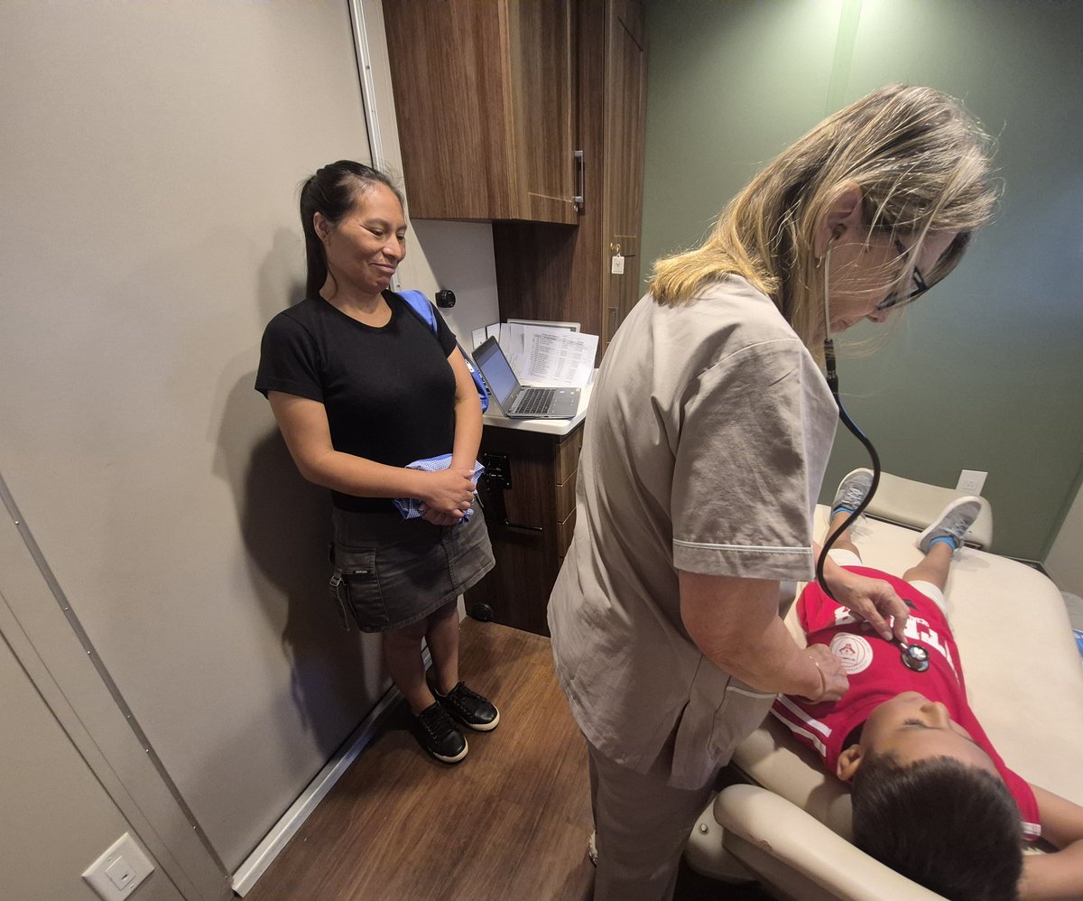 GiselaLZamora's tweet photo. Hoy me sumé al Operativo de Salud realizado en el CAFyS El Arco junto a la fundación Ronald Mc Donald, brindando atención clínica y odontológica a nuestros niños y niñas. 🩺🧸 https://t.co/f3sIvXNx4m