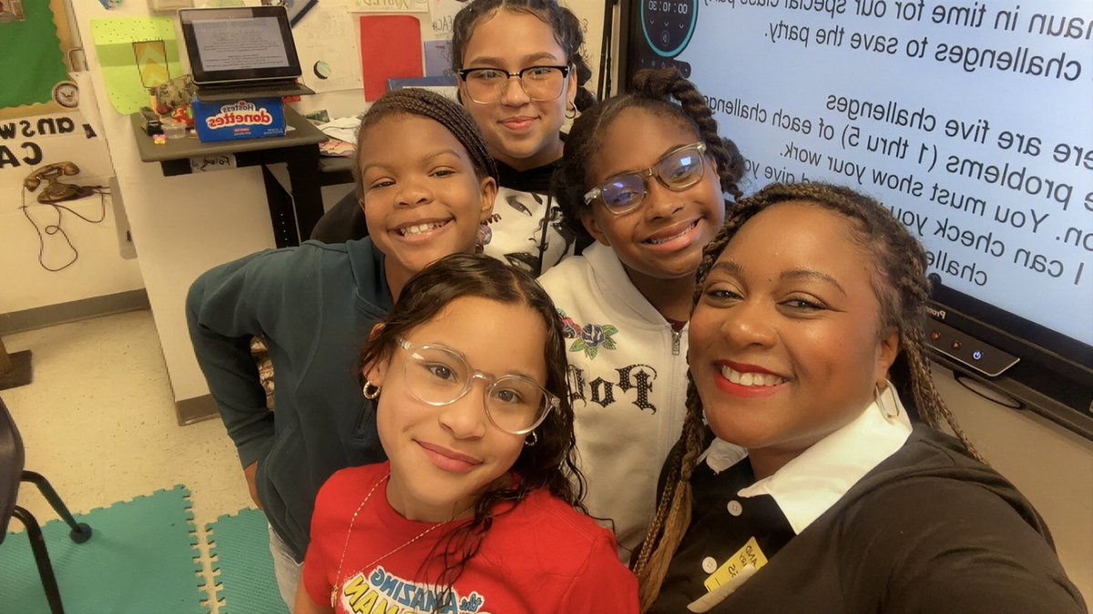 JacksonAirports's tweet photo. Our PR Director celebrated Read Across America Week with amazing 4th graders at Highland Elementary. Reading Fox in Sox reminded students that while planes take you places, books launch imagination even further. ✈️📖 https://t.co/DcirGV4lmY