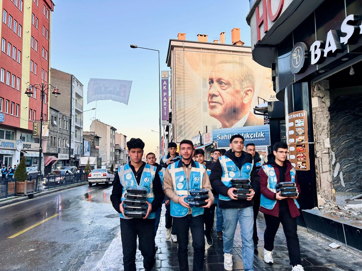 NecatiYurtbilir's tweet photo. İftara 5 kala… ➡️Yeni seçmen teşkilatımızla
Her anında,
Hep yanında. 🤍

@avyusufibis 
@osmannazlier 
@tkutluay64 
@beytullah_gumus https://t.co/MOrsKuzqYS
