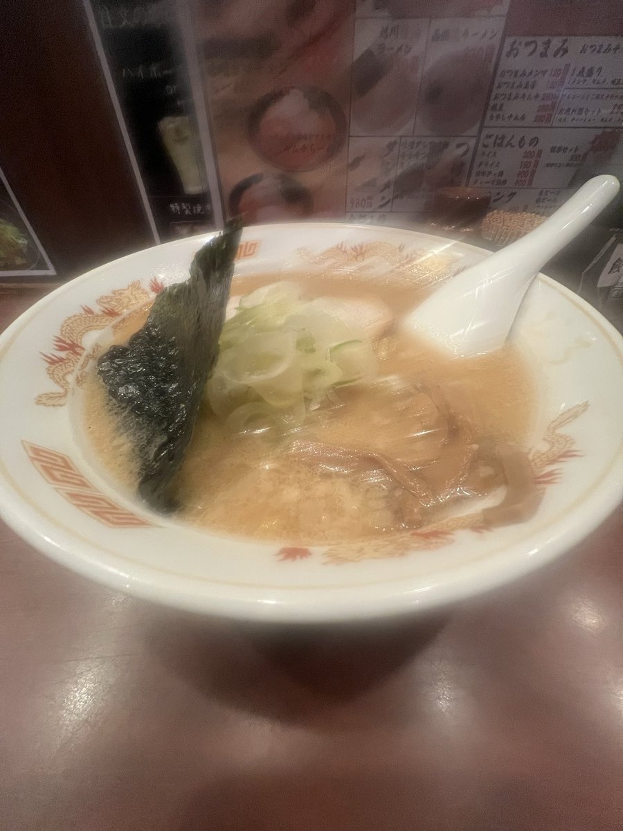 なんと言ったら良いのやら、こってりかと思ったらサッパリ。まずいのかと思ったら美味い！これは色即是空であってますか？