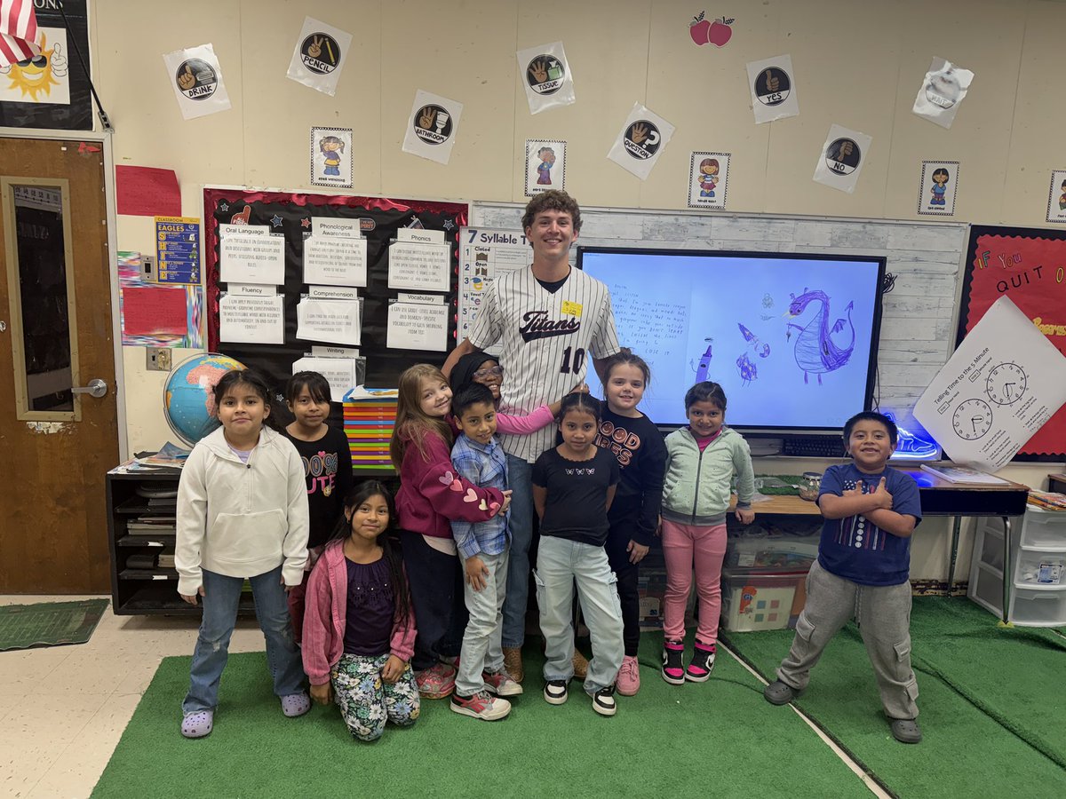 Sam_Sollie's tweet photo. Enjoyed reading to a local elementary school class today for the Reading Across America program with my teammates. @GadsdenCityAth @GcityBaseball https://t.co/yhZovlaBS9