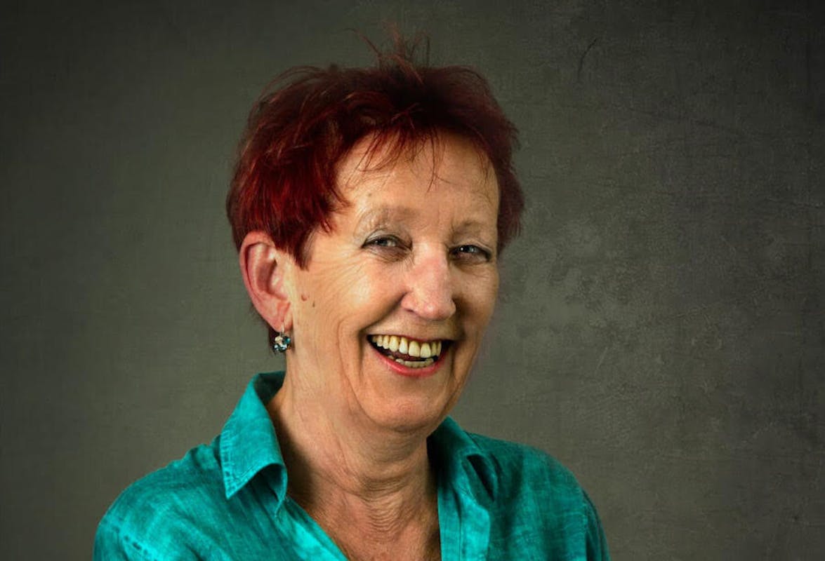 wijkwebsite's tweet photo. Column Betsie Vermeulen: 'De pantoffelafdruk van de buurvrouw was zeer herkenbaar' https://t.co/2uQXXfZ0h7 https://t.co/DiMT4OwfzI