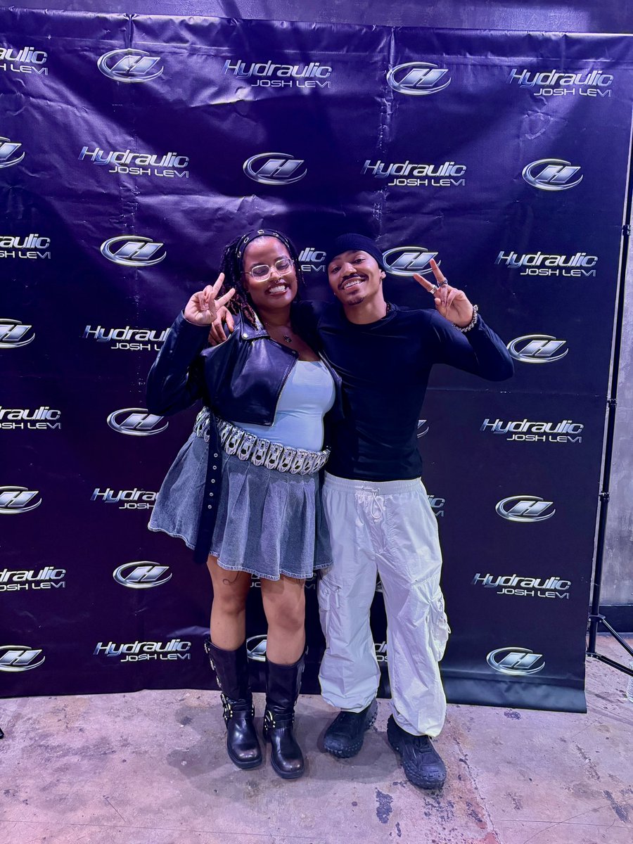 chri$tanie tweet media