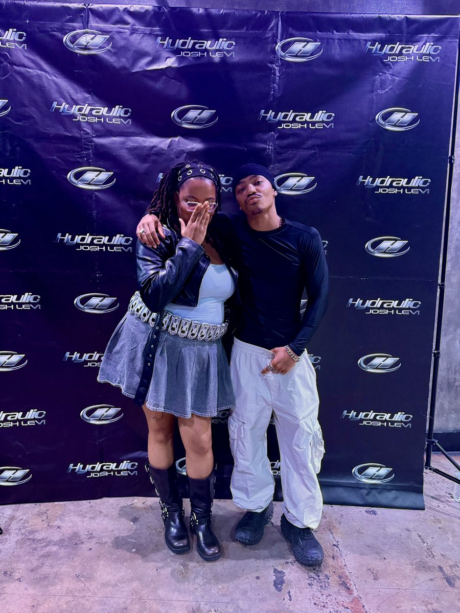 chri$tanie tweet media