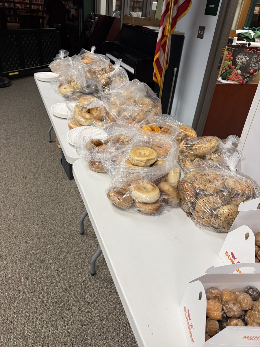 MRHS_Library's tweet photo. Success at the 7th Annual Read-in @MainlandRegHS library! 

Thank you to our generous donators helping to keep these readers fueled! Santoris Produce Somers Point, Chester’s Pastry Pantry, Northfield Dunkin Donuts, and Northfield Hot bagels! https://t.co/6TZBx6nUb3