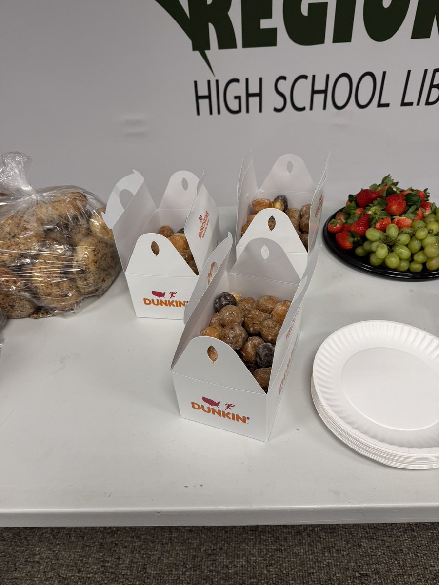 MRHS_Library's tweet photo. Success at the 7th Annual Read-in @MainlandRegHS library! 

Thank you to our generous donators helping to keep these readers fueled! Santoris Produce Somers Point, Chester’s Pastry Pantry, Northfield Dunkin Donuts, and Northfield Hot bagels! https://t.co/6TZBx6nUb3