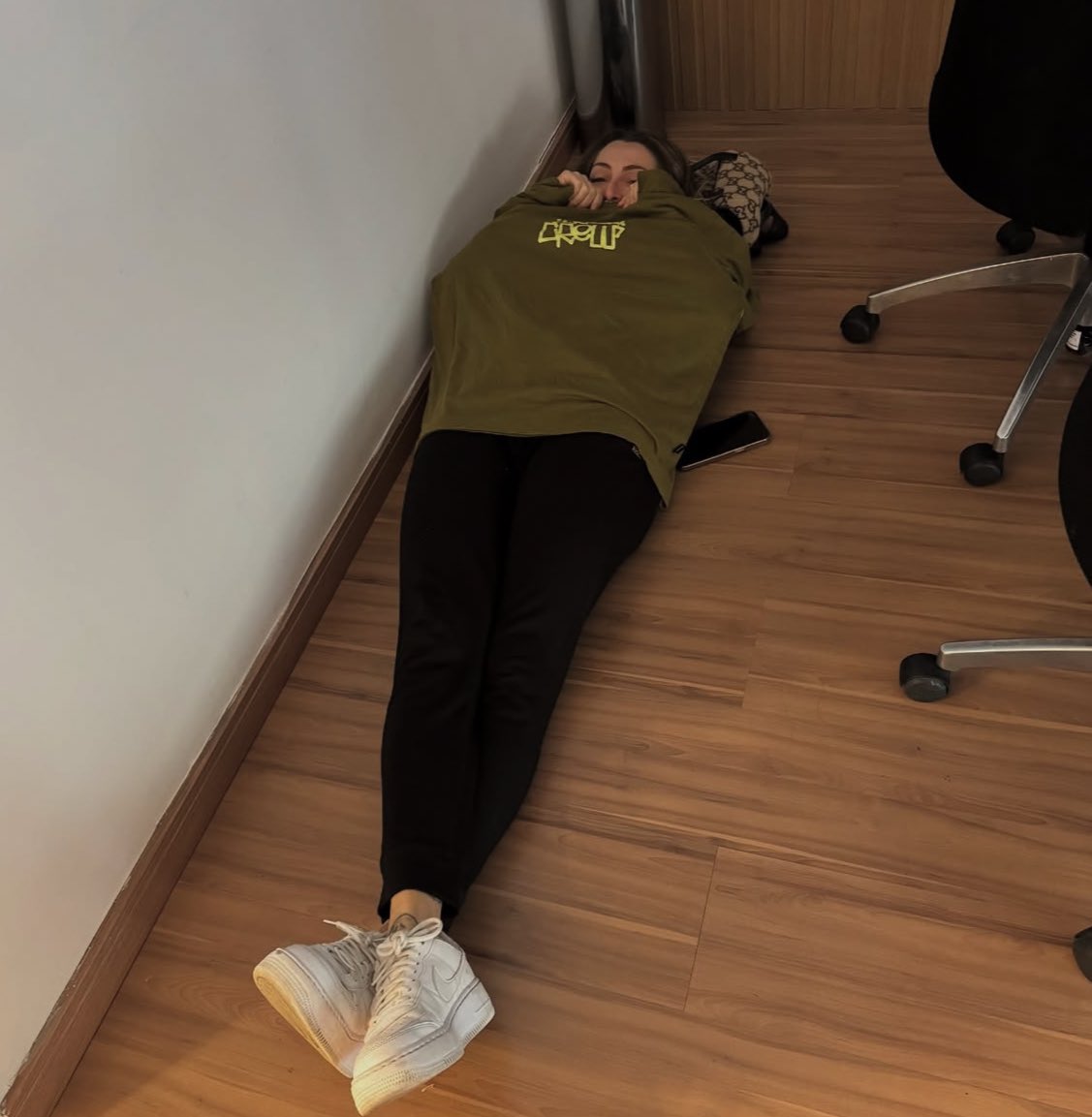 Starline021's tweet photo. “Eu só consigo dormir na minha cama” 
Eu: https://t.co/c2MveErQj0