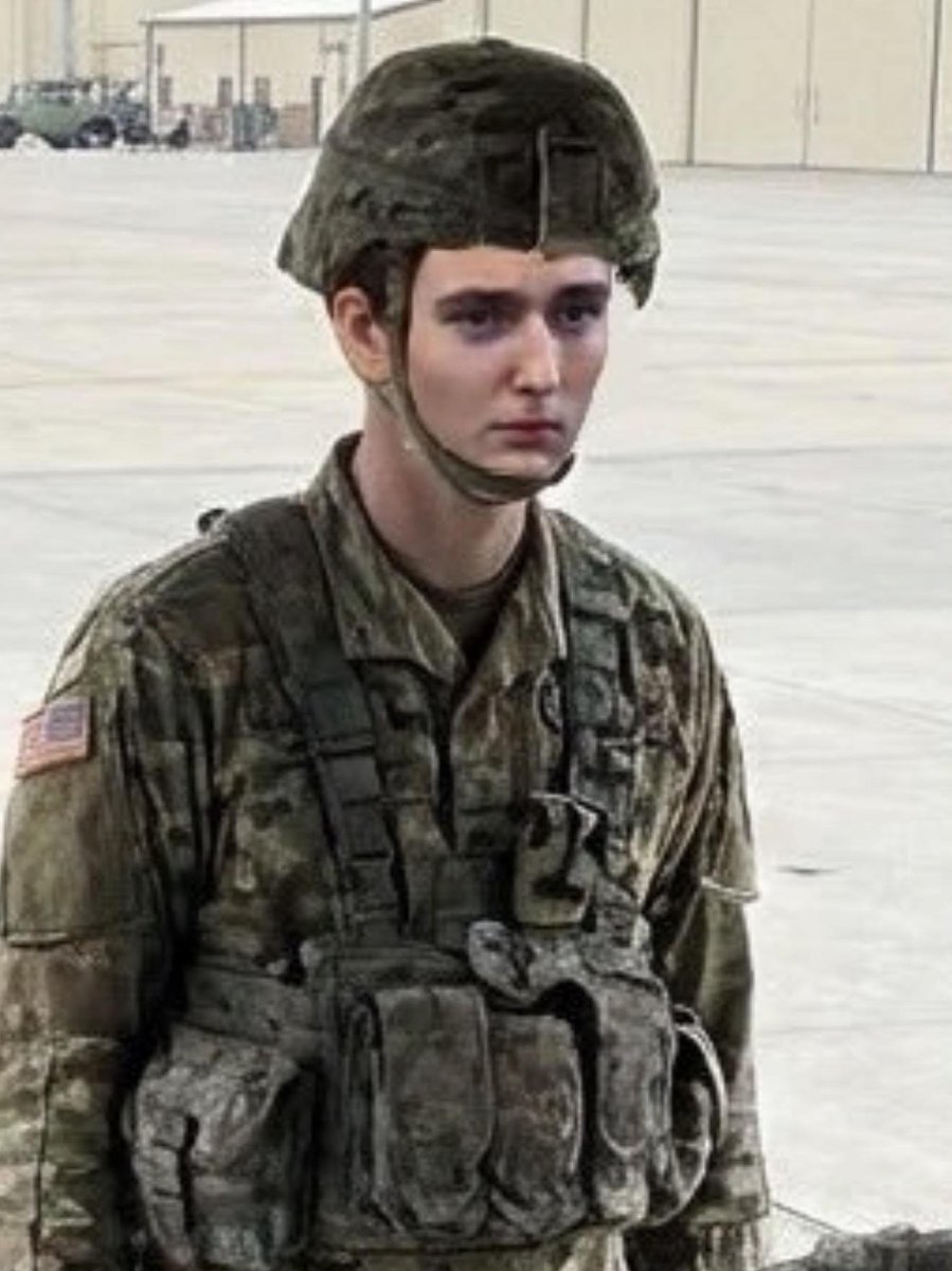 hugonavarrohn's tweet photo. Millones en Estados Unidos piden que Barron Trump, hijo de Donald Trump, sea enviado a la guerra con Irán 📷

La madre de un soldado dijo: “Si el presidente quiere enviar a mi hijo a Irán para que pierda la vida en esta guerra sin sentido, entonces que envíe a su hijo también. Que de el ejemplo a ver si tiene el valor de hacerlo.”