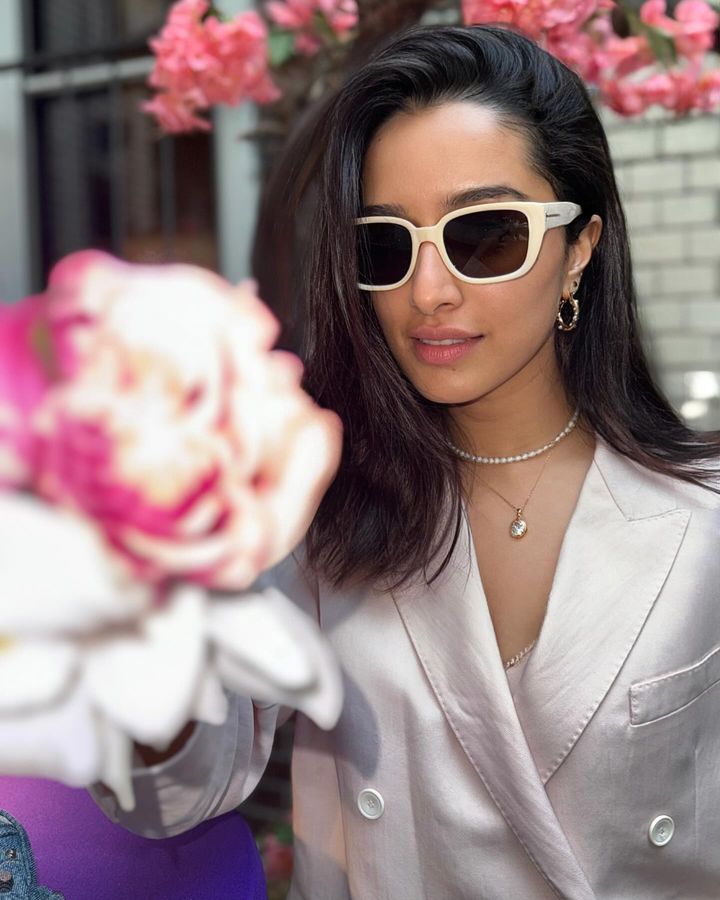 Sandhhyaaaa's tweet photo. HBD PEOPLES SUPERSTAR SHRADDHA https://t.co/urOy1Ylisx