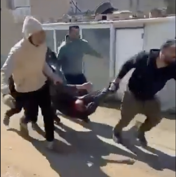 שני פלסטינים, אחים, נורו למוות בידי מתנחלים היום בגדה המערבית. בתקשורת כתבו ״נהרגו״, לא נרצחו, ולמתנחלים לא קראו ״מחבלים״.

גם בזמן שיש מלחמה עם איראן הטרור היהודי ממשיך ולא עוצר.