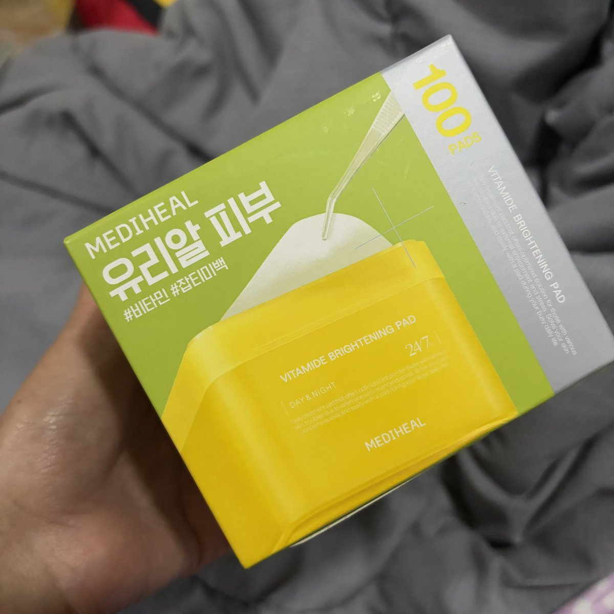 และวันนี้ชั้นภูมิใจในตัวเองมาก ไปซื้อมาร์กกับพวกสกินแคร์มา พนังงานขาย toner pad ยี่ห้อนึงให้ชั้น แต่นี่ตอบด้วยความมั่นใจว่า ‘อ๋อ ดูของ mediheal มาแล้วค่ะ ซื้อตามน้องโฟ้ด ᐡ͈◡̉ᐡ͈’

#FourthRecommended
#MEDIHEALFOURTH
#Fourthnattawat #โฟร์ทณัฐวรรธน์