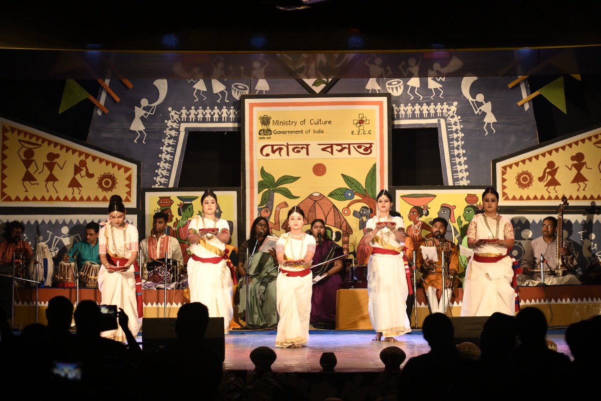 ezcckolkata's tweet photo. Eastern Zonal Cultural Centre, Kolkata Ministry of Culture, Government of India presents Dol Basanta 3 Day extravaganza of poetry, dance, and music from 2 - 4, March, 2026 at Srijani Shilpagram, Santiniketan.
The first day's festivities kicked off with a vibrant programme welcoming the spring season of Holi.
The programme began with Baitalik, followed by the lighting of the traditional lamp and an inaugural speech by Shri Ashis Kumar Giri, Director of EZCC. This set the tone for a soulful morning with Rabindra Sangeet Chorus and a captivating Nritya Natya performance of Chandalika.
#CultureUnitesAll
@MinOfCultureGoI  @AmritMahotsav @gssjodhpur @Rao_InderjitS