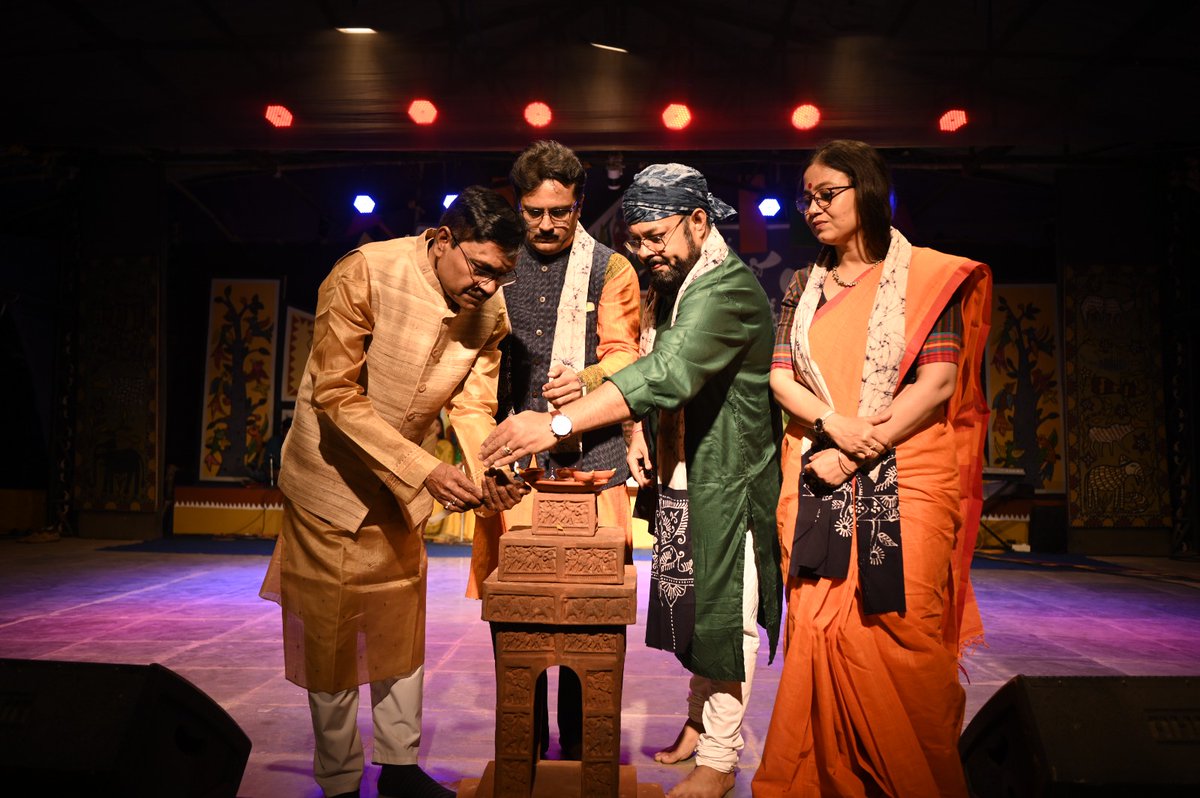 ezcckolkata's tweet photo. Eastern Zonal Cultural Centre, Kolkata Ministry of Culture, Government of India presents Dol Basanta 3 Day extravaganza of poetry, dance, and music from 2 - 4, March, 2026 at Srijani Shilpagram, Santiniketan.
The first day's festivities kicked off with a vibrant programme welcoming the spring season of Holi.
The programme began with Baitalik, followed by the lighting of the traditional lamp and an inaugural speech by Shri Ashis Kumar Giri, Director of EZCC. This set the tone for a soulful morning with Rabindra Sangeet Chorus and a captivating Nritya Natya performance of Chandalika.
#CultureUnitesAll
@MinOfCultureGoI  @AmritMahotsav @gssjodhpur @Rao_InderjitS