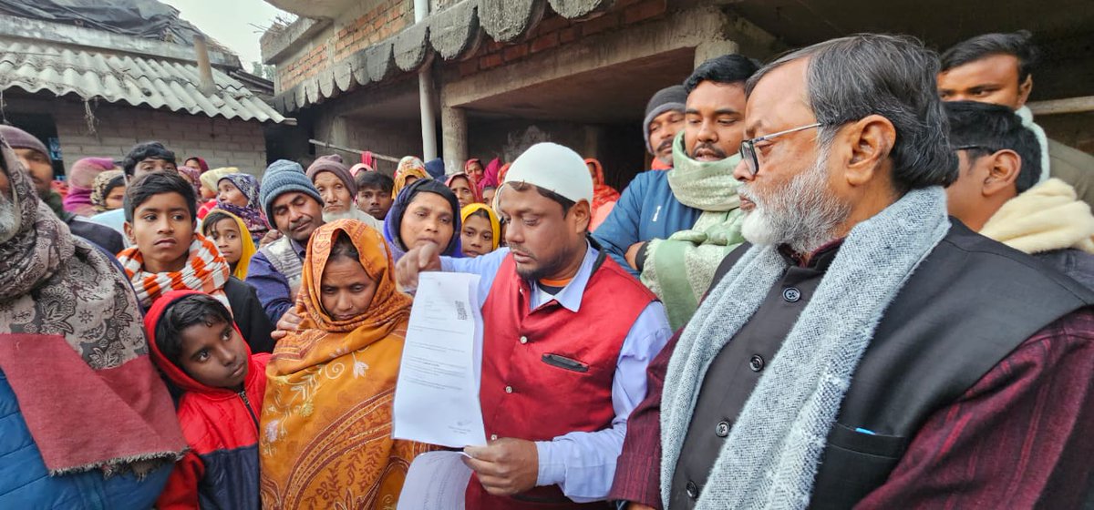 TajmulH_AITC's tweet photo. মুখ্যমন্ত্রী মমতা বন্দ্যোপাধ্যায় কথা দিয়ে কথা রাখেন। 
গত জানুয়ারি মাসে মশালদাহ অঞ্চলের মোহনপুর গ্রামের সাবেরা বিবির SIR আতঙ্কে মৃত্যু হয়। আমরা খবর পাওয়া মাত্রই মুখ্যমন্ত্রী মমতা বন্দ্যোপাধ্যায়কে সম্পূর্ণ ঘটনা জানাই এবং উনি 'বিজেপির ষড়যন্ত্রকারী SIR ' আতঙ্কে মৃত সমস্ত পরিবারের পাশে থাকার আশ্বাস দিয়েছিলেন।
 আজ তার ফলস্বরুপ সাবেরা বিবির পুত্র এনামুল হককে পশ্চিমবঙ্গ সরকারের হোম গার্ডের চাকরির নিয়োগ পত্র তুলে দিলেন।