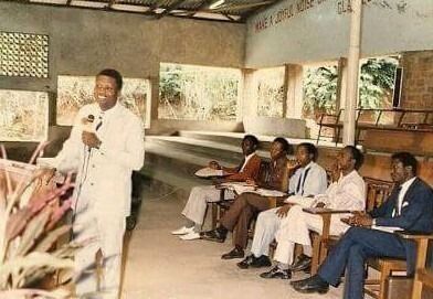 Pastor Enoch Adejare Adeboye and other "anointed ministers of God" at a Convention, 1987.

Adeboye clocks 84 today. #HistoryVille
