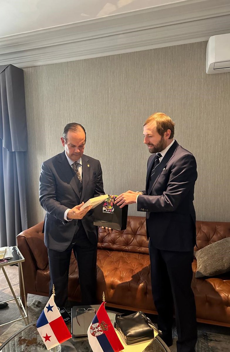 Una conversación productiva del Encargado de Negocios ad interim, Miloš Marković, con el Ministro de Relaciones Exteriores de Panamá, Excelentísimo Señor Javier Eduardo Martínez-Acha Vásquez, en la Ciudad de México. Ratificaron el compromiso mutuo para seguir estrechando el