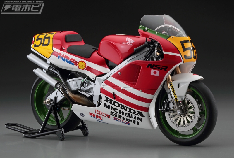 motospo_'s tweet photo. 『バリバリ伝説』巨摩 郡が駆るバイク「Honda NSR500（89年型）」の1/12スケールキットが、しげの秀一先生によるボックスアートとそのステッカーが付属する限定仕様で登場！
https://t.co/LuQXbyzeKO

しげの秀一先生による青春バイク漫画『バリバリ伝説』より、主人公「巨摩 郡（こま ぐん）」が駆る「Honda NSR500（89年型）」の1/12スケールキットがハセガワより登場！　新規ステッカーが追加された限定生産アイテムとして2026年5月27日（水）発売予定です！