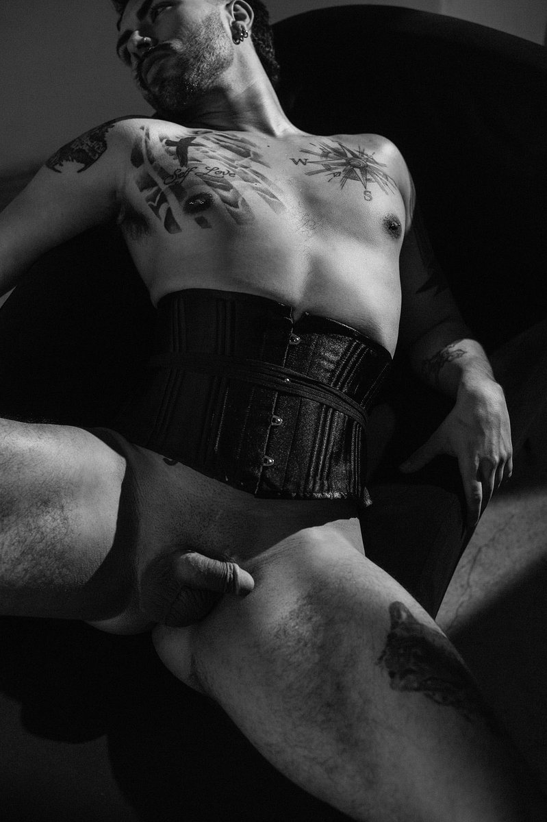 Eroticco Magazine tweet media