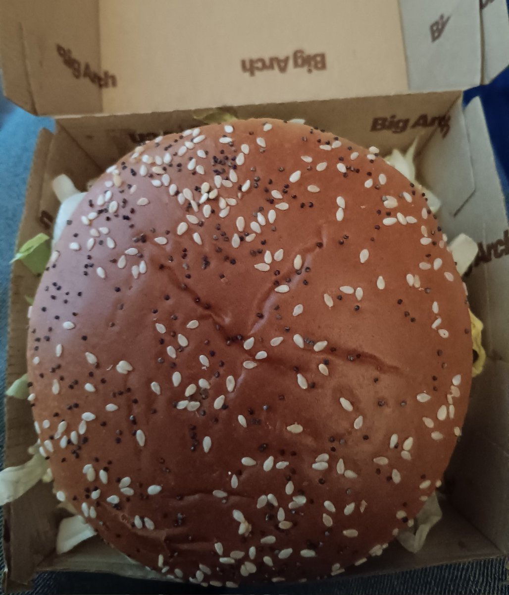 ChadAFrench's tweet photo. Trying the Big Arch.
Decent.
Not sure if its $14 decent but that's up to you. https://t.co/DQSwEdTUmi