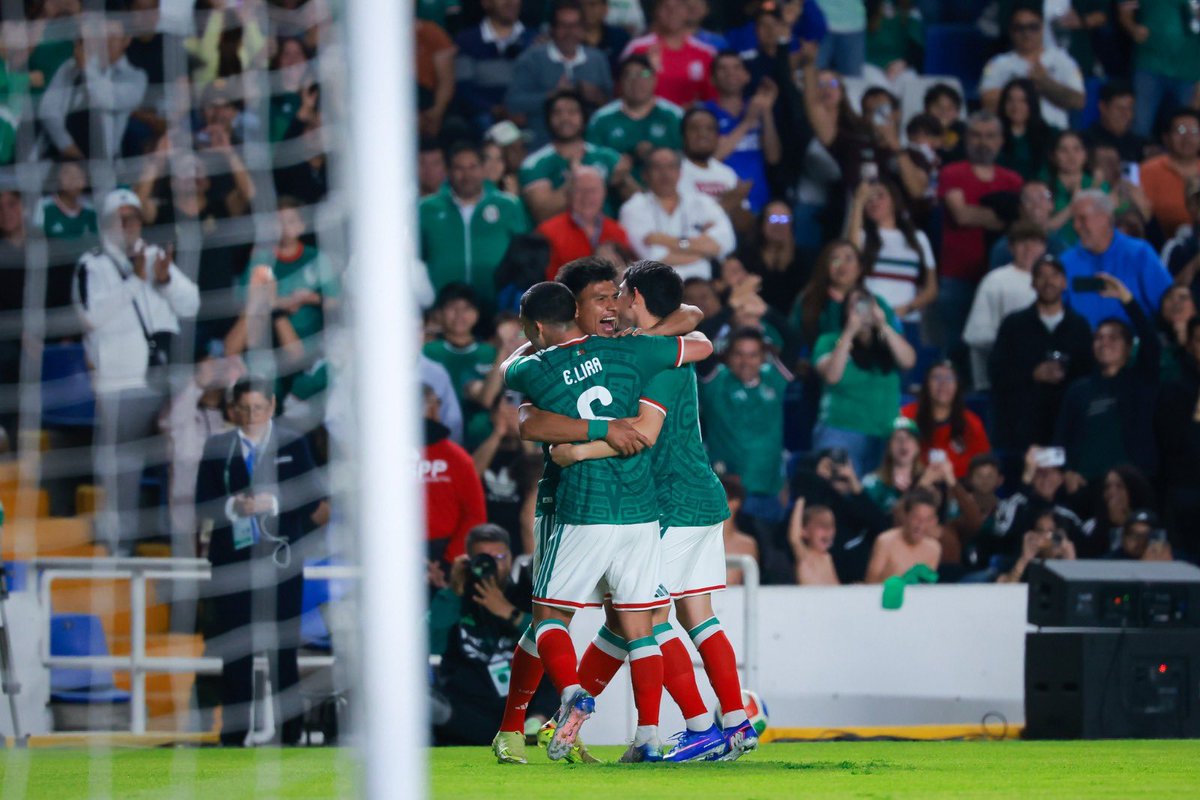 AlertaQro's tweet photo. 💠⚽️🏆Tras hechos en Jalisco, Querétaro busca ser sede alterna del #Mundial2026

📌La Oficial Mayor del Estado señaló que la Federación Mexicana de Fútbol considerará a Querétaro para futuros eventos internacionales. 👇 

https://t.co/7zgDI86FNc https://t.co/exHXRwfCC2