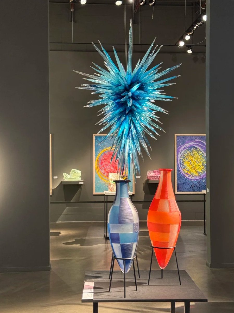 Jemima1956's tweet photo. Recently I went to the glass exhibition at the gallery. The exhibition hall is not particularly large, but the layout is very thoughtful, for the first time, I felt the real charm of glass as an artistic medium💜 https://t.co/qKKV7mNSRu