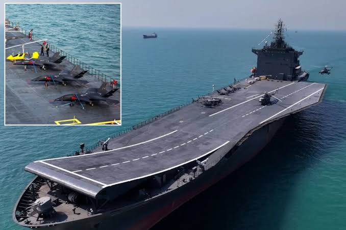 etelaf10's tweet image. ناو پهپادبر شهید باقری متعلق به نیروی دریایی ارتش جمهوری اسلامی #IRGCN در خلیج‌ فارس توسط نیروی دریایی ایالات متحده #USN مورد هدف قرار گرفته و غرق شده است.