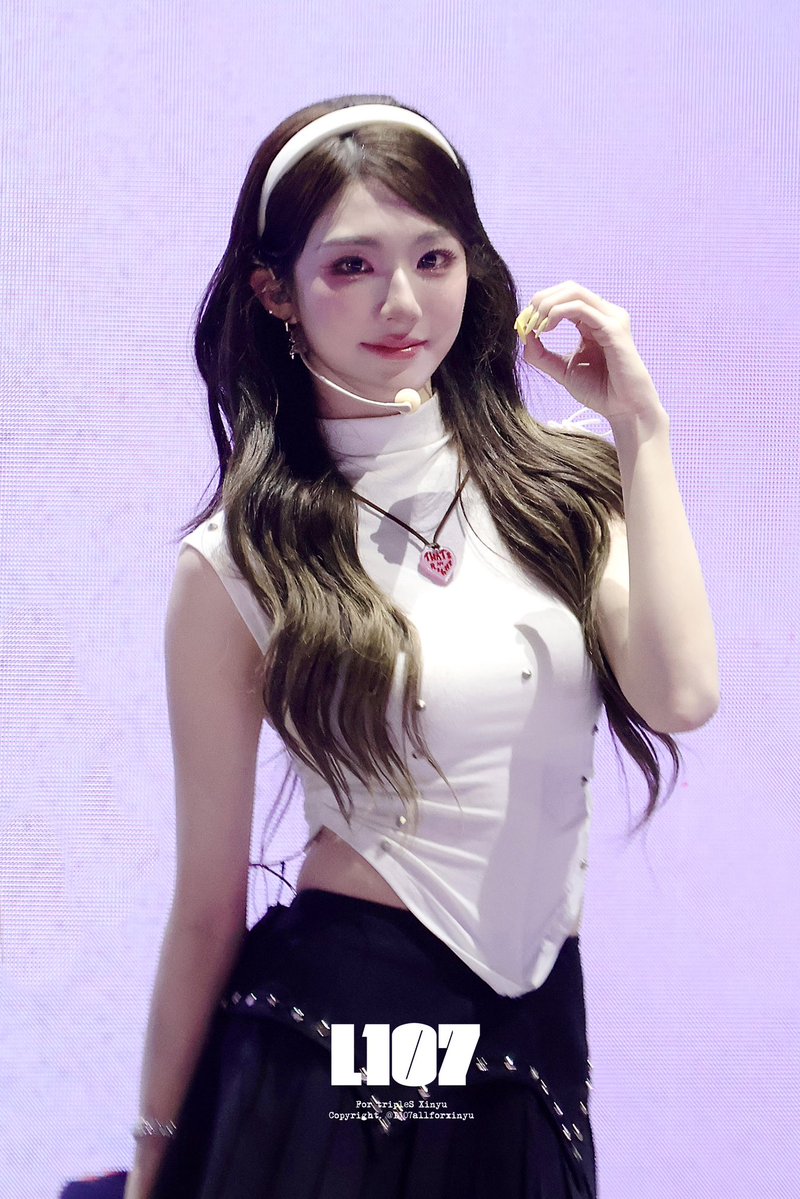 260301 HQ L.O.V.E #tripleS #트리플에스 #トリプルS #Xinyu #신위