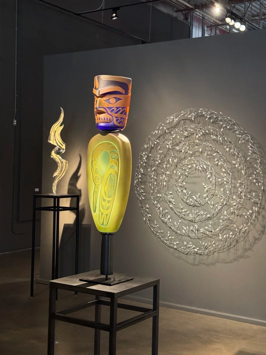 Jemima1956's tweet photo. Recently I went to the glass exhibition at the gallery. The exhibition hall is not particularly large, but the layout is very thoughtful, for the first time, I felt the real charm of glass as an artistic medium💜 https://t.co/qKKV7mNSRu