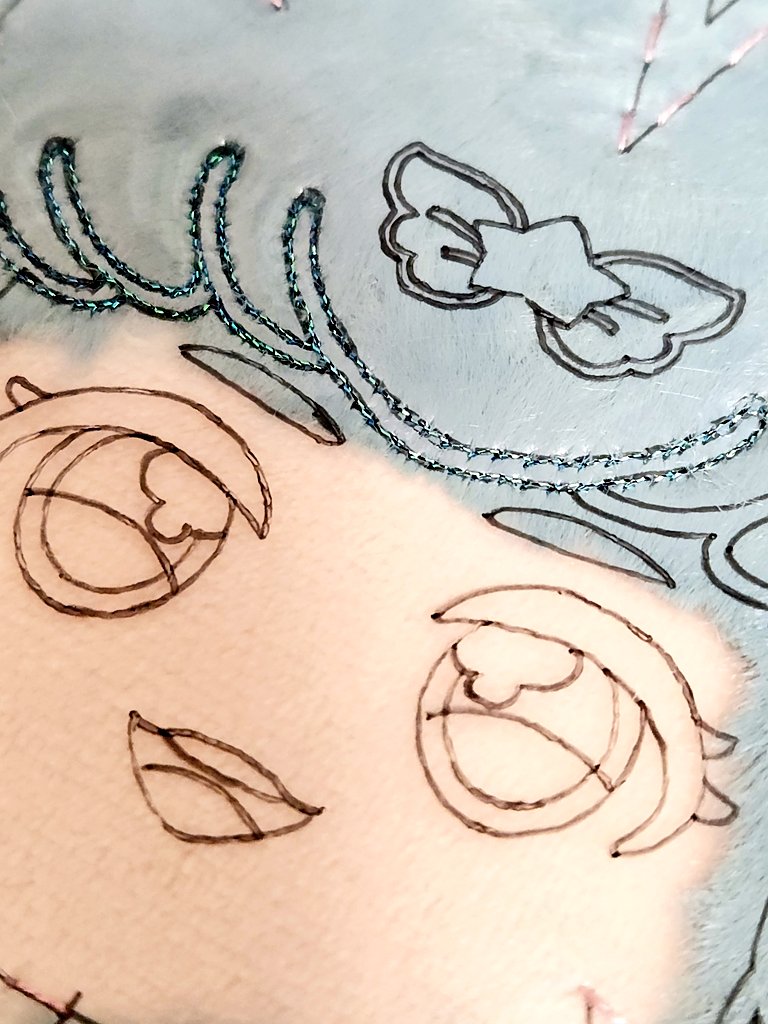 今日はちょっと下縫い進めただけ。キラッキラー✨