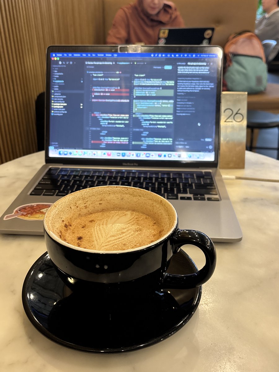 life lately: working on personal projects and catching up with software at cute cafes ☕️