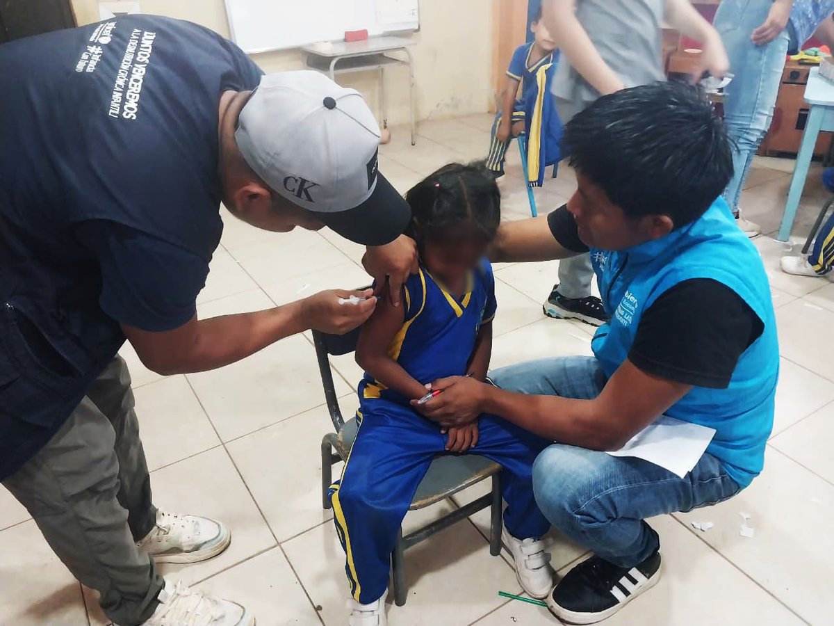 #Morona | Equipo de salud visita los establecimientos educativos del cantón Sevilla Don Bosco, donde realiza atención integral, charlas sobre prevención de embarazos en adolescentes y vacunación del esquema regular . #ElNuevoEcuador