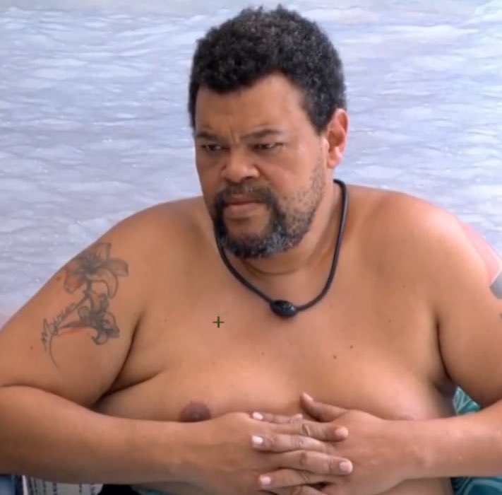 Dantinhas's tweet photo. Babu compara novamente Ana Paula com Karol Conká: 'O que que há, Brasil?'

Babu: "Eu acho surreal e fico preocupado com essa questão do jogo, realmente das pessoas estarem fortalecendo o jogo dela, pensando naquele perfil que foi o mesmo perfil da Karol Conká. Só que no primeiro Paredão da Karol Conká, foi 98%. E ela já se livrou de dois Paredões! Quer dizer, o que que há, Brasil? A gente já não rejeitou esse perfil de jogador? É escroto trazer lá de fora, mas lá no outro, na segunda semana ela saiu."

Breno: "É que eu acho que a parte legal dela tá sendo mostrada no quarto com a Milena, e a gente não tá tendo acesso."

Babu: "Que parte legal, cara? Volto a comparar. A Karol tinha lá um flerte que era legal, os bordões dela eram mega legal..."

Breno: "Mas a gente vem de uma sociedade... as coisas não são julgadas do mesmo ponto."  #BBB26