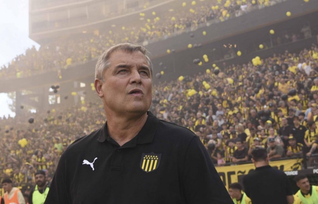 “A Nacional le gané en muchos lados pero en el Parque, de visitante y con público solo de ellos era un escenario que no se me había dado. Lo sentía como algo que me faltaba. Lo quería por mí y por Peñarol. Cumplimos”.

Diego Aguirre en <a href="/derechos1050/">Derechos Exclusivos</a>