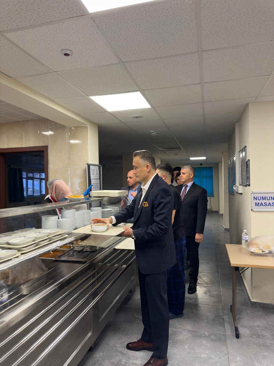 AyasKaymakamlik's tweet photo. Kaymakam Muharrem Eligül, KYK Öğrenci Yurdunu ziyaret ederek, öğrencilerimizle birlikte iftar yaptı. Daha sonra yetkililerden Yurdun genel durumu hakkında bilgi aldı, öğrencilerimize ve çalışanlara başarılar diledi. https://t.co/J7nuLsVd3Z