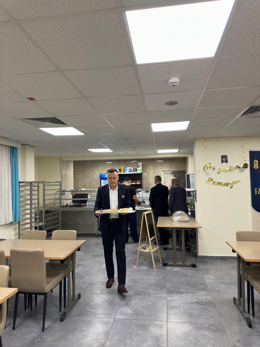 AyasKaymakamlik's tweet photo. Kaymakam Muharrem Eligül, KYK Öğrenci Yurdunu ziyaret ederek, öğrencilerimizle birlikte iftar yaptı. Daha sonra yetkililerden Yurdun genel durumu hakkında bilgi aldı, öğrencilerimize ve çalışanlara başarılar diledi. https://t.co/J7nuLsVd3Z