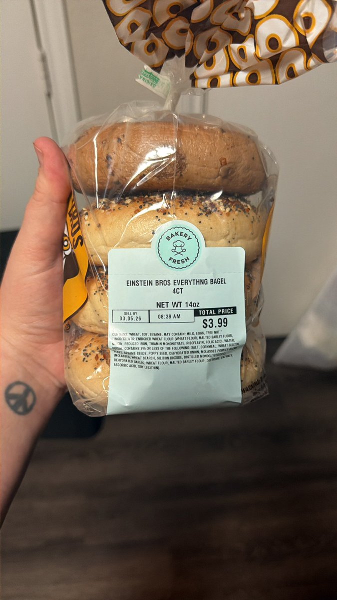 GnarleyQuinn's tweet photo. Ever since Kroger started carrying my Einstein bagels instead of their own my life has been ruined wtf lmaoooo https://t.co/IFNeaR5gbf