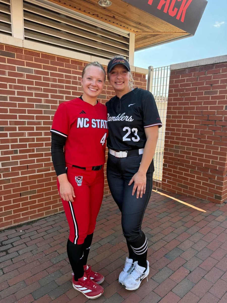 packwsoftball's tweet photo. Last year: Teammates.
This year: Division I opponents. 🥎���

Brooke Steinhorst at Loyola University Chicago and Kendall Weik at NC State University faced off this past weekend.

We couldn’t be more proud. Best of luck the rest of your season, ladies! 💙🐺 https://t.co/tlIC8A2ka6
