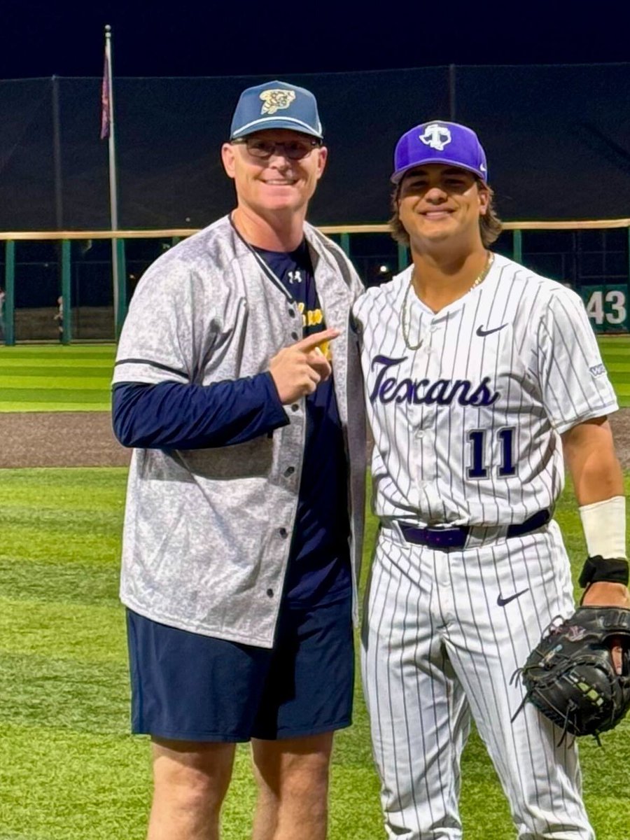 NFFNetwork's tweet image. From the Gridiron to the Diamond!

Fresh off winning the NFF Hatchell Cup as the top HS academic team in the nation, @SvilleYJFB Coach Sterling Doty threw out the first pitch at the College Baseball Series at La Moderna Field this weekend!

Thanks @REVentertnmt &amp;amp; @CRRBaseball!