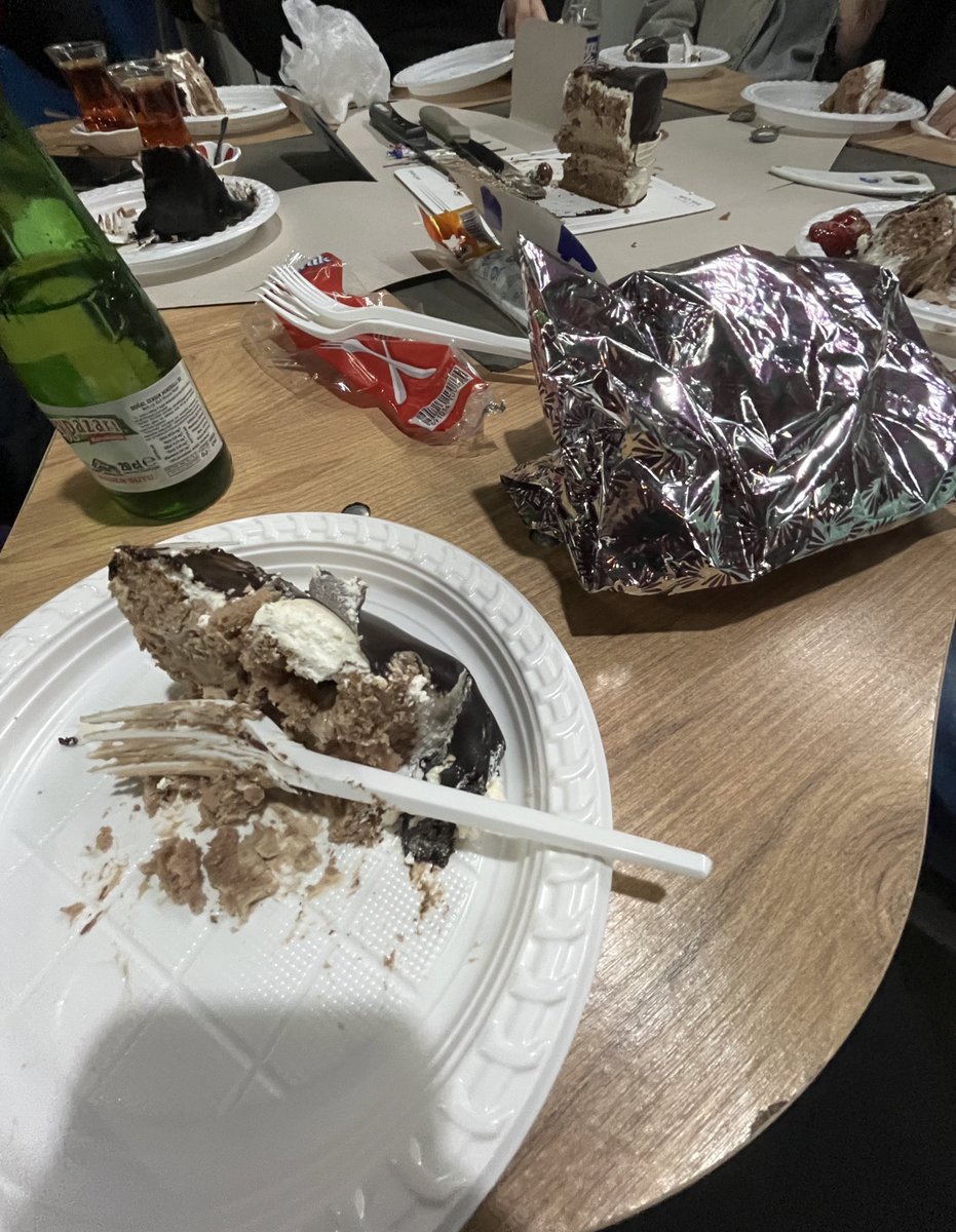 Repress hocanın pastasını yedik :)) <a href="/stupidanecdotes/">Repress</a>