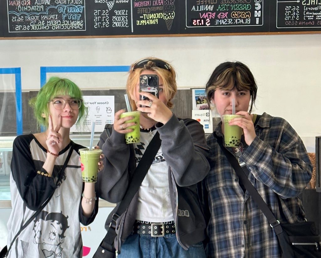 lily tweet media