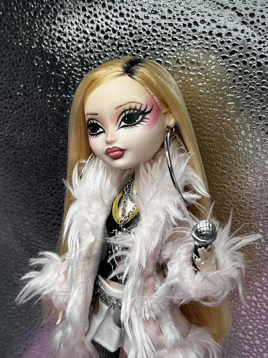 Jairolls1's tweet photo. Con esta cara de muñeca intenta’ hablar y tartamudea’🔪 @metrikazf Jane Doe In The Dreamhouse 🎀🩸 custom doll #metrika #madrefundadora #monsterhigh #customdoll #dollrepaint https://t.co/KlnwaMDibn
