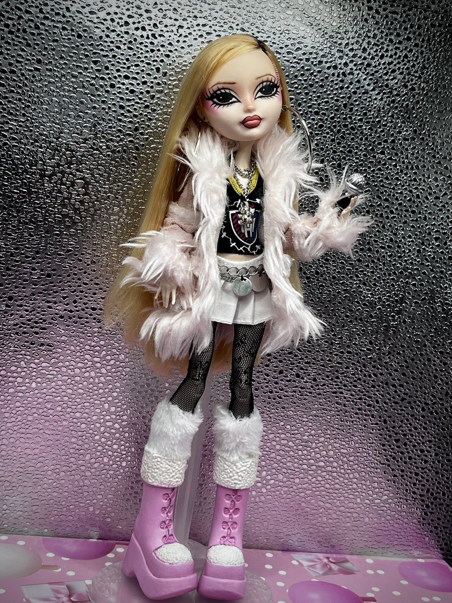 Jairolls1's tweet photo. Con esta cara de muñeca intenta’ hablar y tartamudea’🔪 @metrikazf Jane Doe In The Dreamhouse 🎀🩸 custom doll #metrika #madrefundadora #monsterhigh #customdoll #dollrepaint https://t.co/KlnwaMDibn