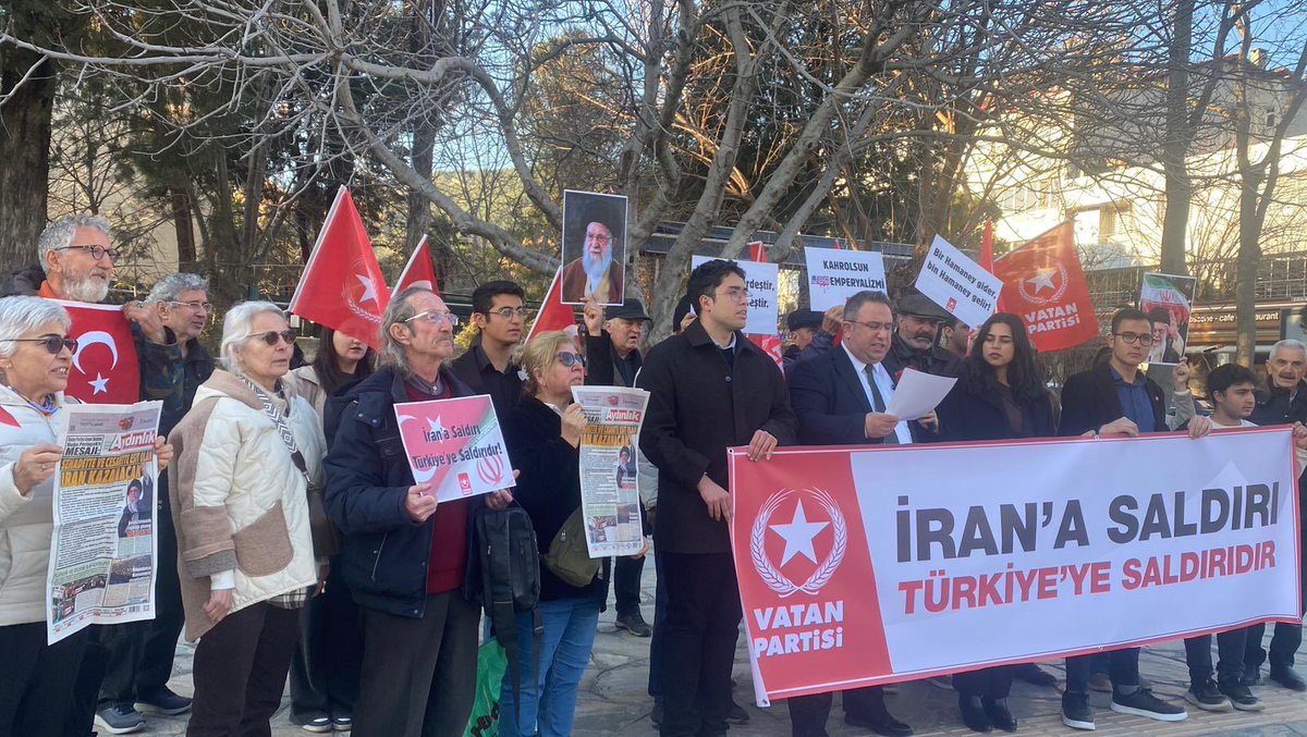 vatanpartisi48's tweet photo. İRAN'A SALDIRI, TÜRKİYE'YE SALDIRIDIR! 

Menteşe Sınırsızlık Meydanı'ndan seslendik:

Kanlı planların hedefinde Türkiye de vardır. Türkiye'nin güvenliği İran'ın güvenliğinden geçmektedir. İran'a yapılan saldırı Türkiye'ye yapılmıştır. Tüm mazlum milletler İran'ın müttefikidir. https://t.co/Ip4emSHEN5