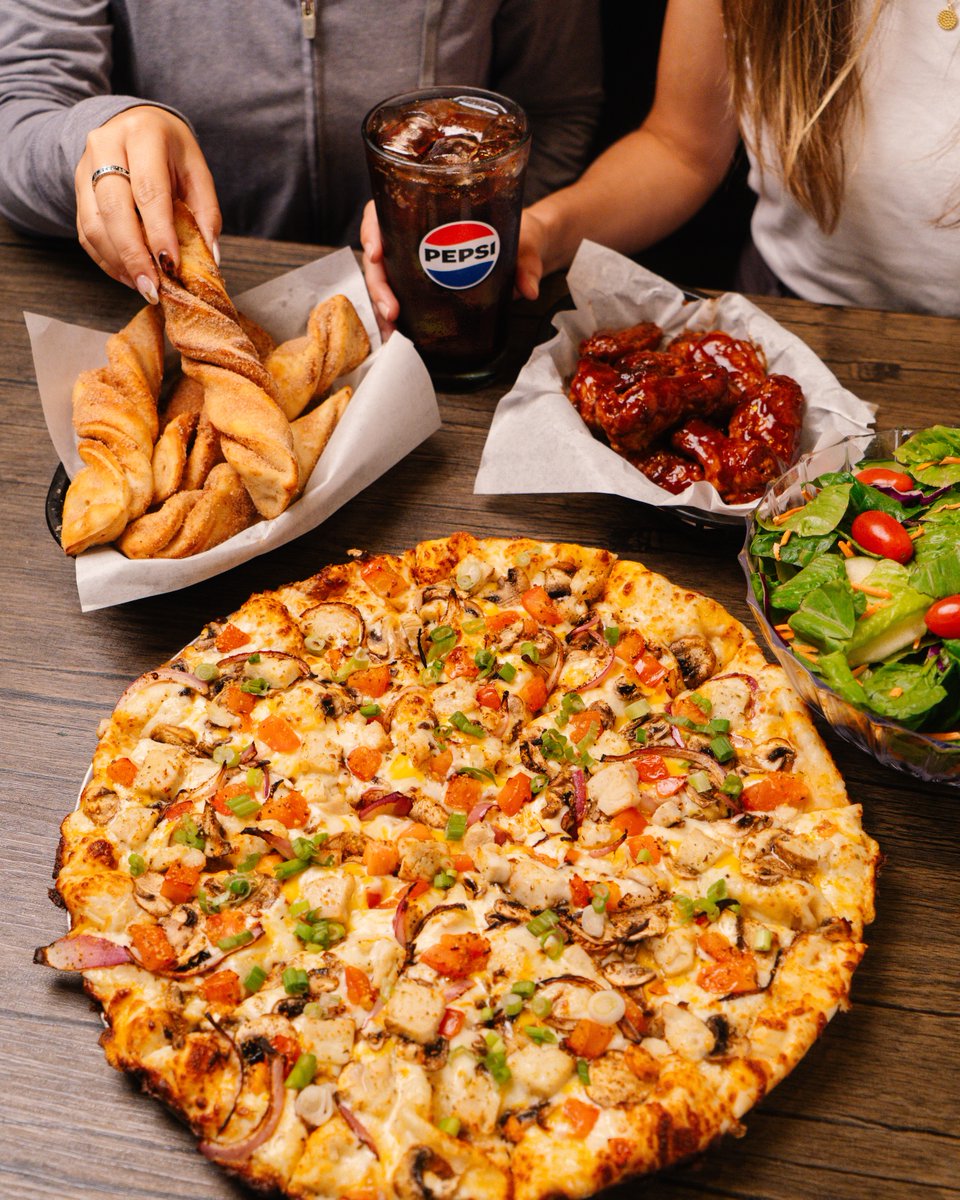 Round Table Pizza tweet media