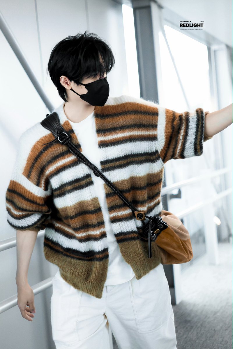 #ZhanXuan #展轩 safely arrived in 🇫🇷🛬 redlight jie is so fast!!!