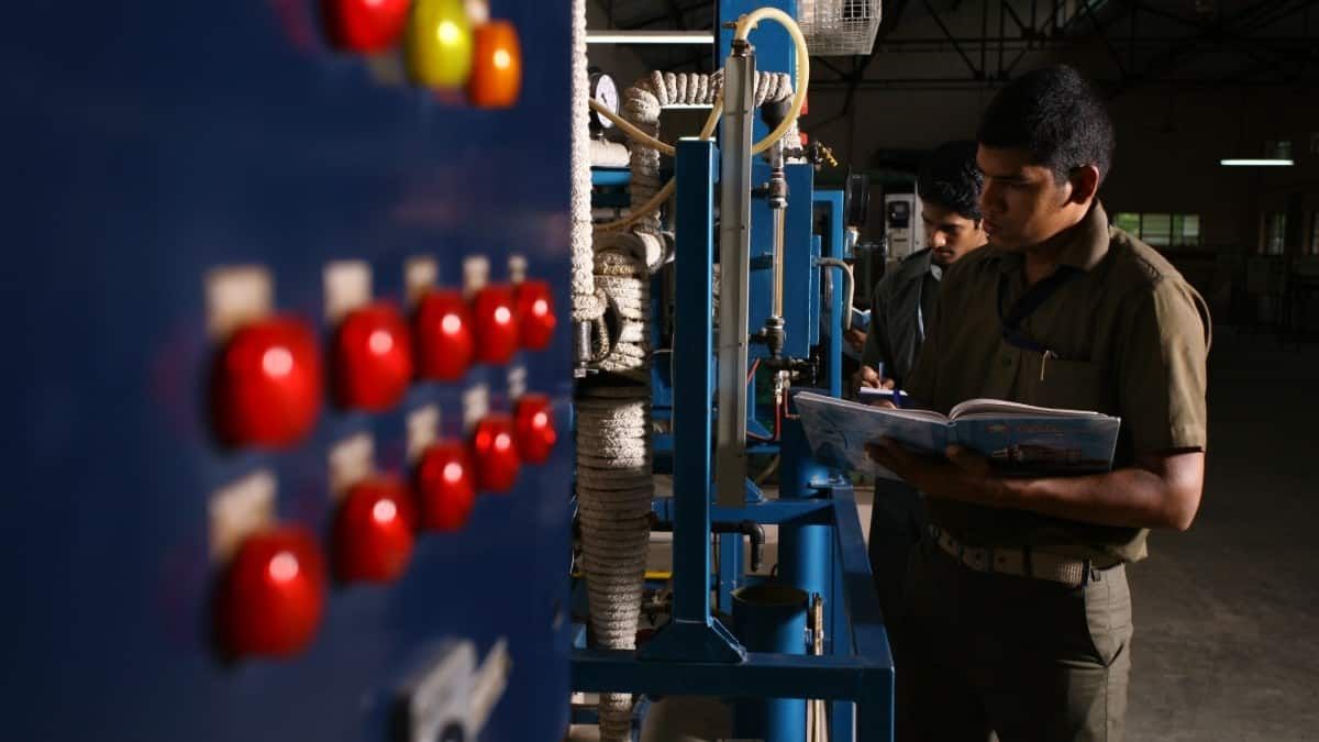 careers360's tweet image. ITI Training Reforms: 150 hours of on-the-job training, project work now mandatory

#ITI #Training #Upgrade #150hours #On_the_job_training #Project_work #DGT #OJT #CTS 

Read more at: buff.ly/J2JrdyU