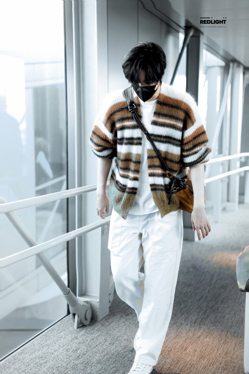 #ZhanXuan #展轩 safely arrived in 🇫🇷🛬 redlight jie is so fast!!!